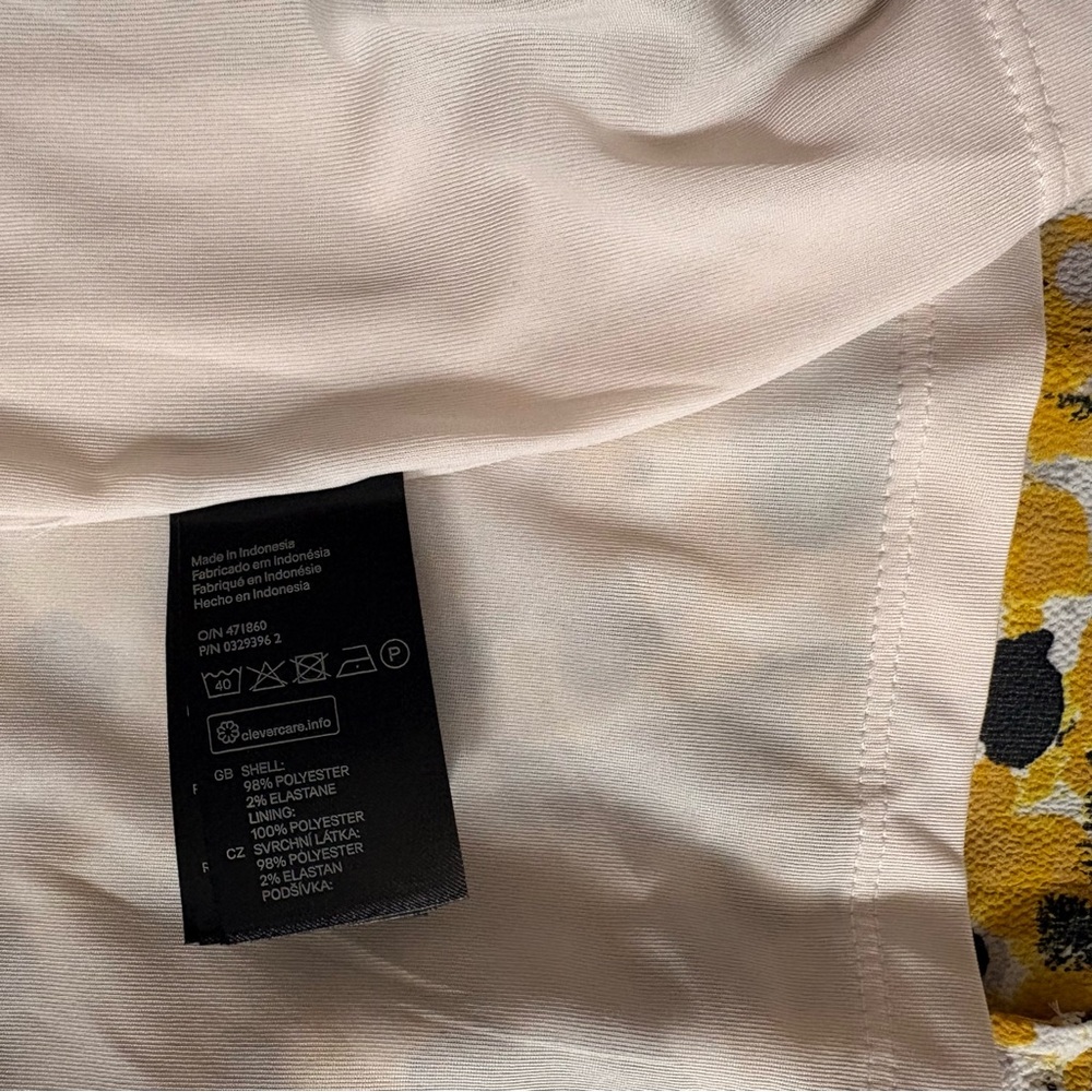 H&M Abstract Brushed Floral Yellow Crepe Dress | (US 12*) - Picture 10 of 10